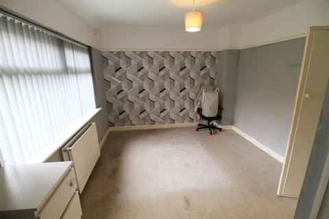 8 Dingle Avenue, Denton, Manchester, M34 7RB