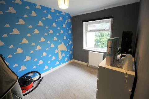 8 Dingle Avenue, Denton, Manchester, M34 7RB