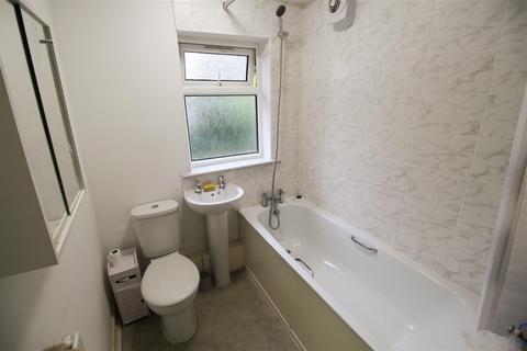 8 Dingle Avenue, Denton, Manchester, M34 7RB