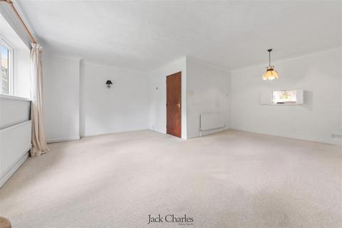 undefined, Lyons Crescent, Tonbridge