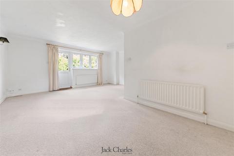 undefined, Lyons Crescent, Tonbridge