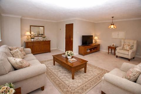 4 bedroom terraced house for sale, Lyons Crescent, Tonbridge
