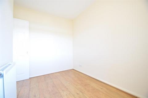 2 bedroom house to rent, Pettits Lane North Two Bed Flat
