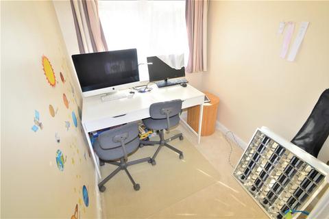 3 bedroom terraced house to rent, Wray Avenue, Ilford, IG5