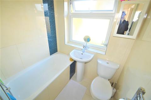 3 bedroom terraced house to rent, Wray Avenue, Ilford, IG5