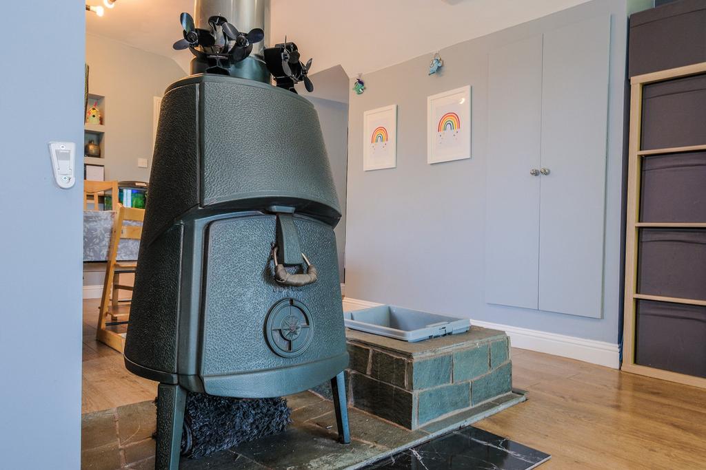 Lounge stove