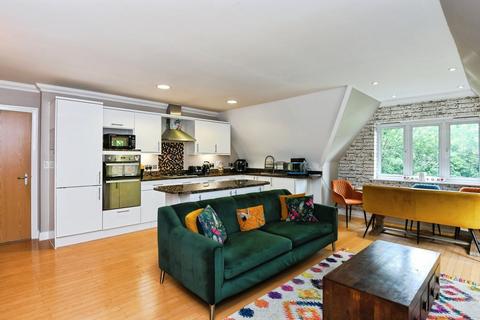 3 bedroom apartment for sale, Hayes Lane, Kenley CR8