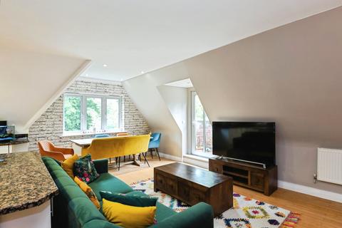 3 bedroom apartment for sale, Hayes Lane, Kenley CR8