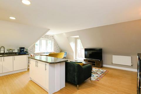 3 bedroom apartment for sale, Hayes Lane, Kenley CR8