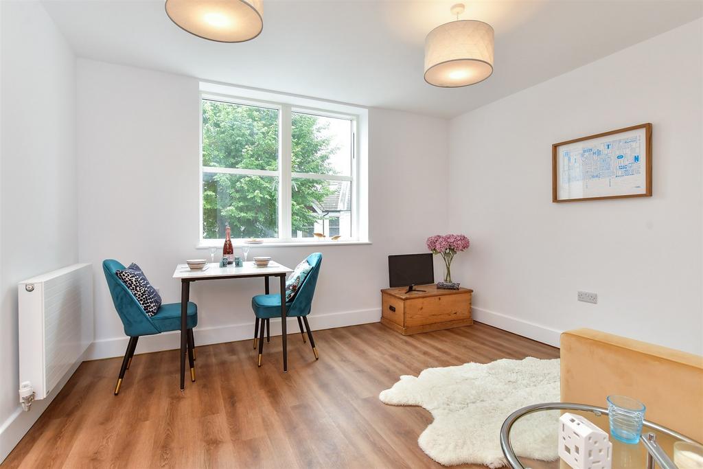 Kitchen/ Lounge