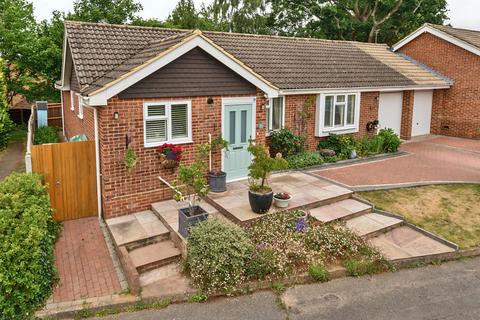 12 High Ridge, Godalming, GU7 1YE