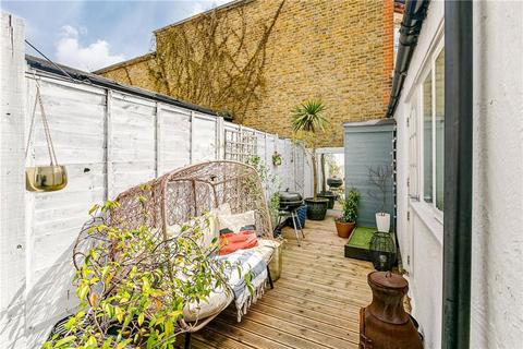 2 bedroom flat for sale, Lysias Road, London SW12