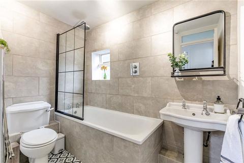 2 bedroom flat for sale, Lysias Road, London SW12