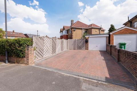 undefined, Bannister Close, Langley SL3