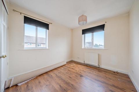 64 Foxcroft Drive, Carterton, OX18 3HT