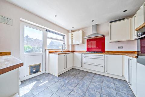 64 Foxcroft Drive, Carterton, OX18 3HT