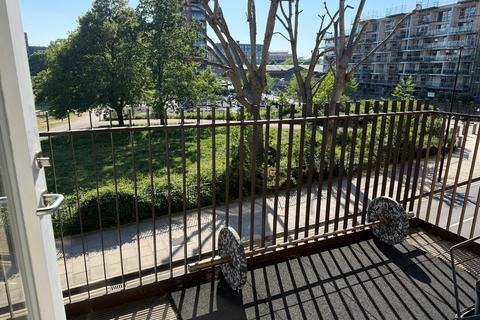 1 bedroom flat for sale, Upper North Street, E14
