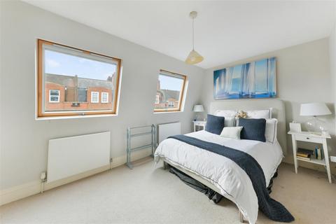 undefined, Kingston Road, Wimbledon SW19