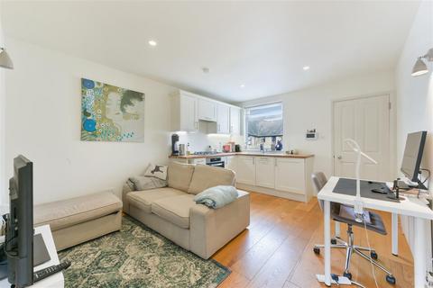 undefined, Kingston Road, Wimbledon SW19