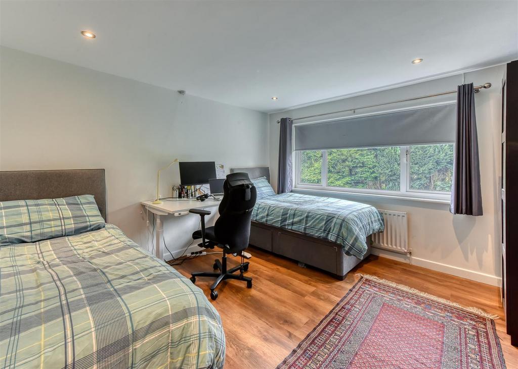 1 Saxon Court-bed2.jpg