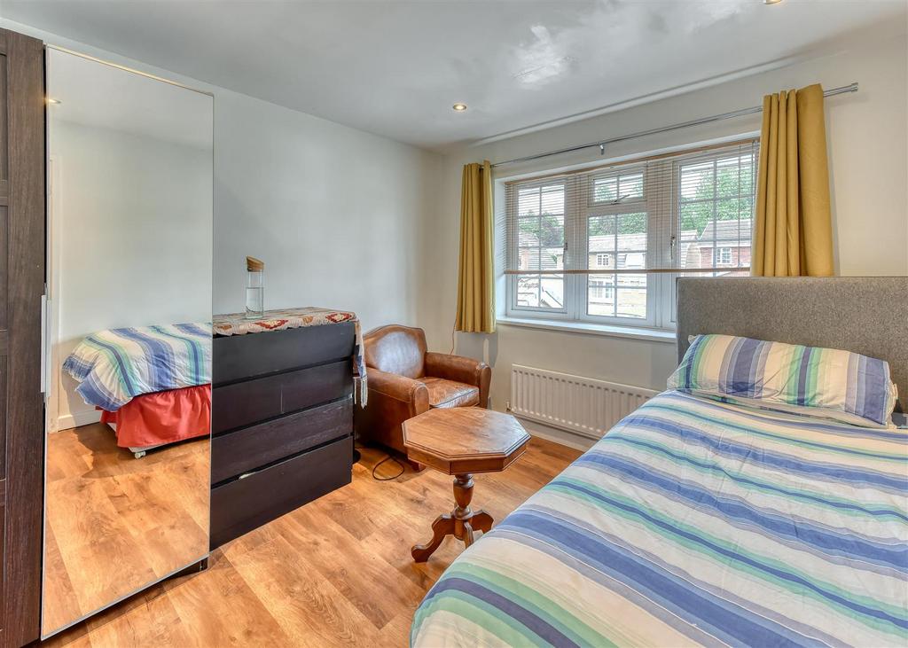 1 Saxon Court-bed4.jpg