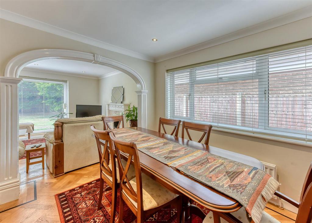 1 Saxon Court-dining2.jpg