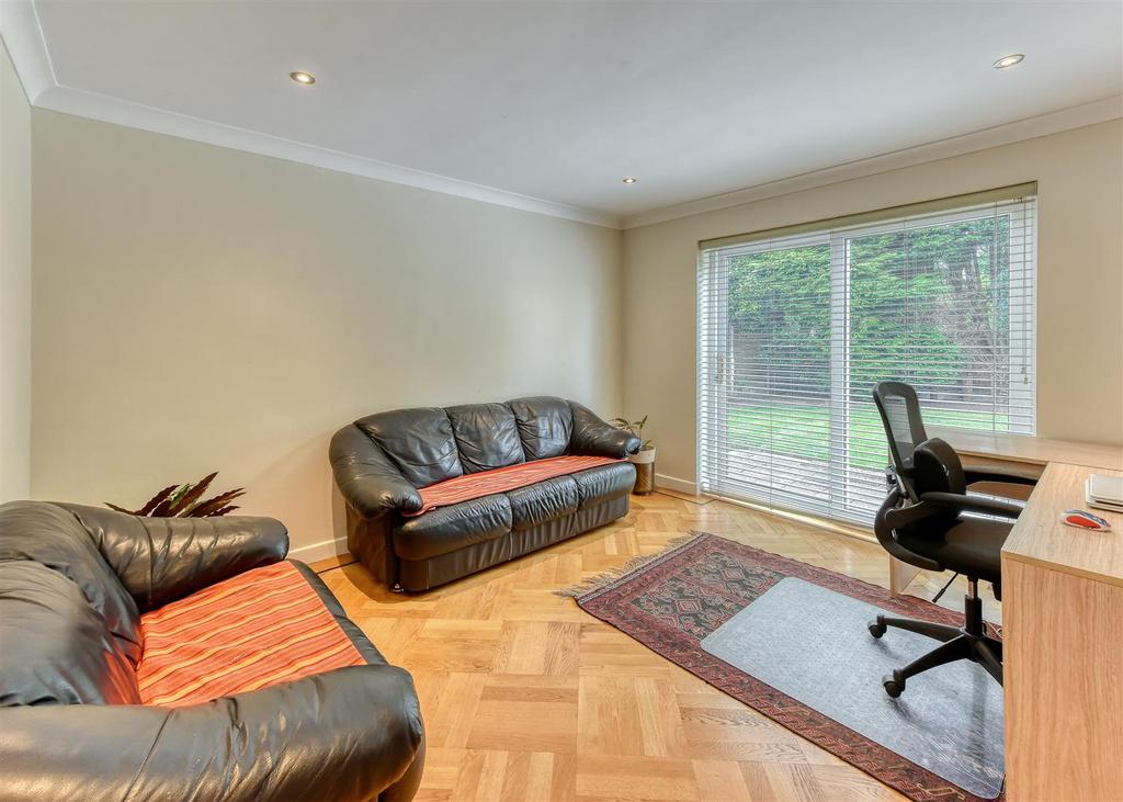 1 Saxon Court-sitting.jpg