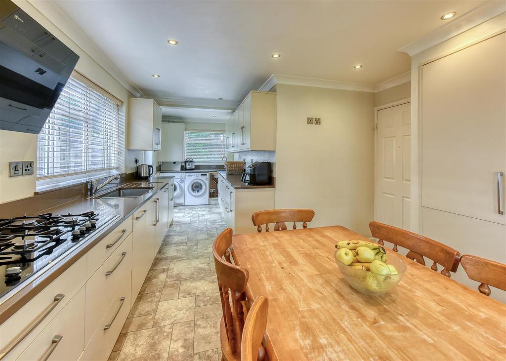 1 Saxon Court-kitchen3.jpg