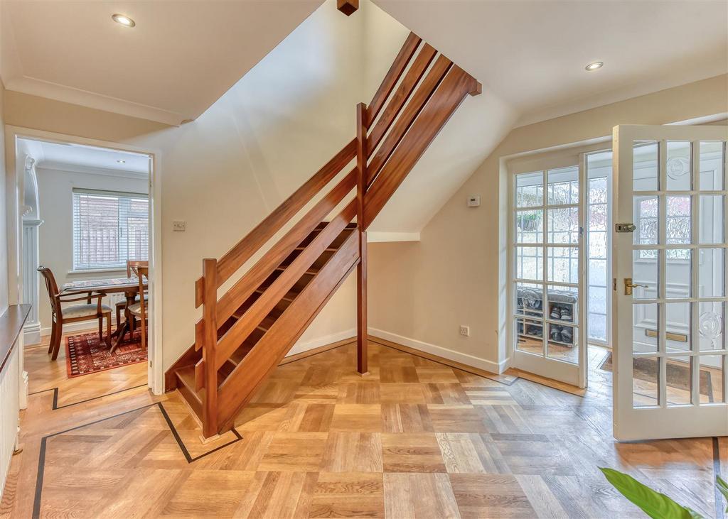 1 Saxon Court-hall.jpg