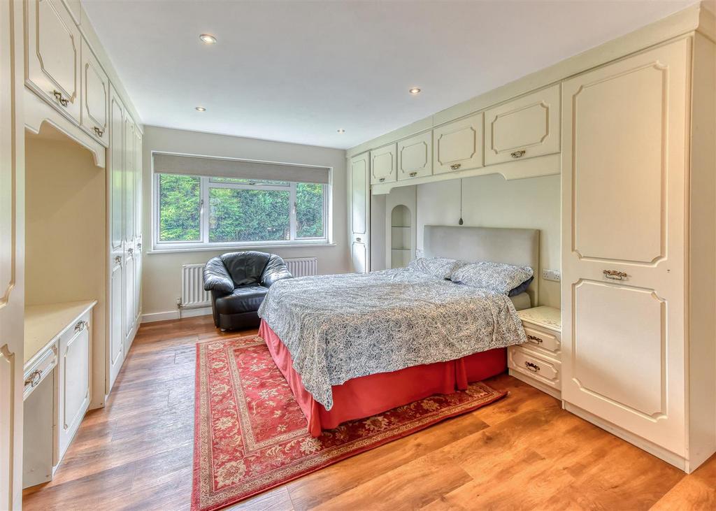 1 Saxon Court-bed1.jpg