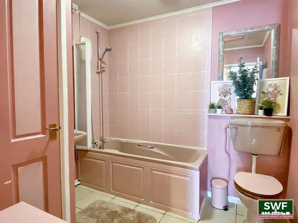 Annex bathroom1.jpg