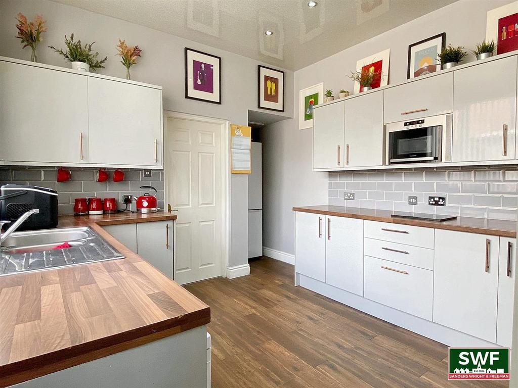 Kitchen5.jpg