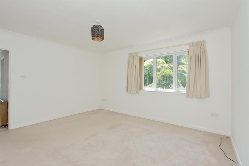 Flat 2 Church Road (8).JPG
