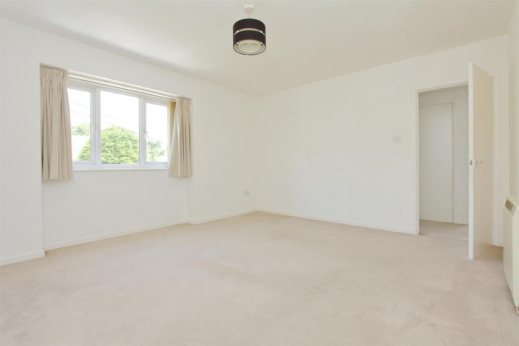 Flat 2 Church Road (10).JPG