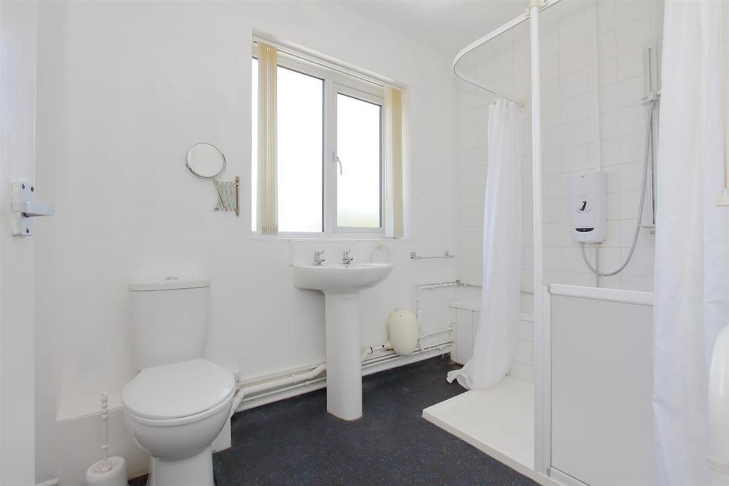 Flat 2 Church Road (1).JPG