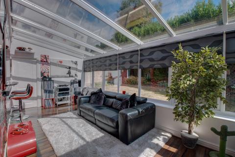 3 Drakes Close, Redditch, B97 5NG