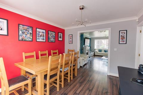 3 Drakes Close, Redditch, B97 5NG