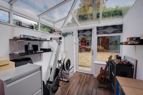 3 Drakes Close, Redditch, B97 5NG