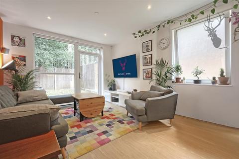 3 bedroom ground floor flat for sale, Lena Kennedy Close, London E4