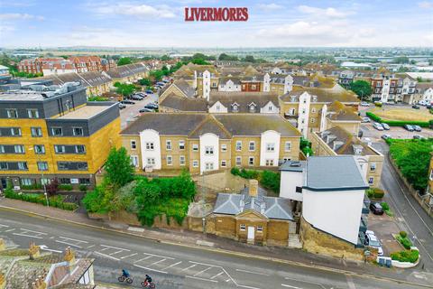 Constance Grove, Dartford