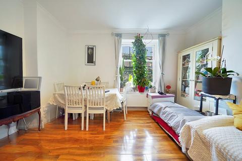 3 bedroom flat for sale, Loughborough Estate, London, SW9