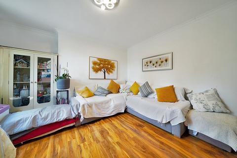 3 bedroom flat for sale, Loughborough Estate, London, SW9