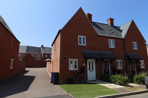 17 Catterick Way, Towcester, NN12 6NX