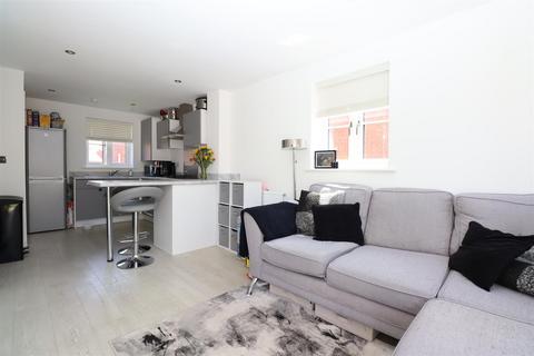 17 Catterick Way, Towcester, NN12 6NX