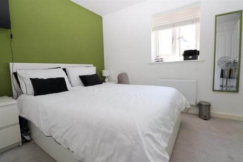 17 Catterick Way, Towcester, NN12 6NX