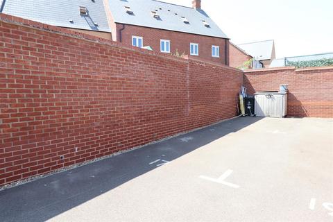 17 Catterick Way, Towcester, NN12 6NX