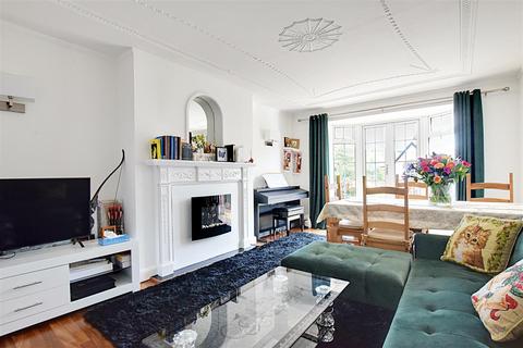 2 bedroom flat for sale, Georgian Close, Bexhill-On-Sea