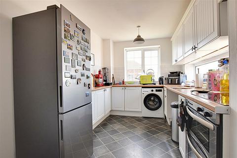 2 bedroom flat for sale, Georgian Close, Bexhill-On-Sea