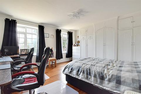 2 bedroom flat for sale, Georgian Close, Bexhill-On-Sea