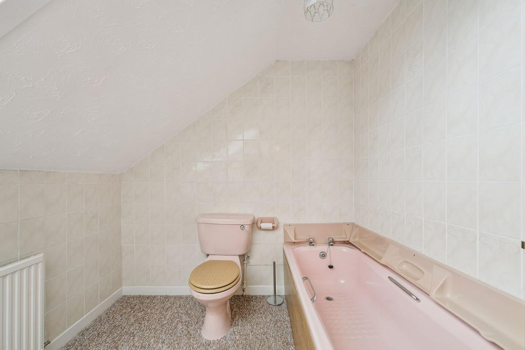 Family Bathroom Upstairs
